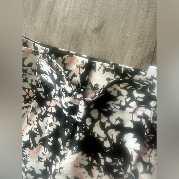 Express Black White and Pink Belted High Rise Shortie Size 00 - Picture 4 of 9